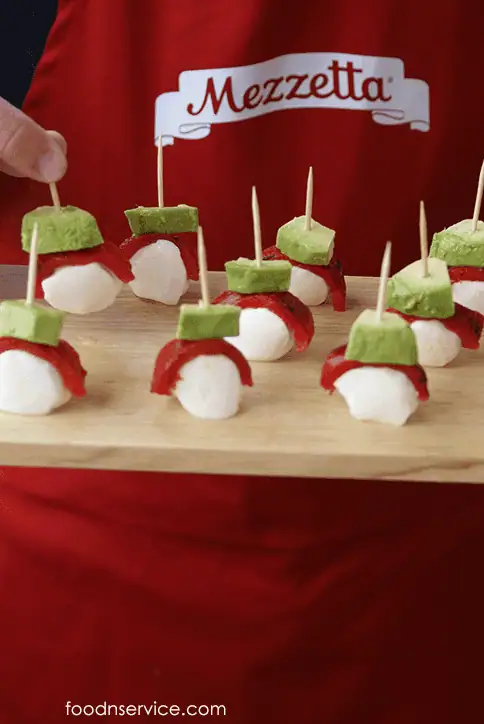 If you're looking for a delicious, healthy, and clean eating recipe, then try these amazing Roasted red pepper, avocado, and mozzarella bites! #bringtheheat #mezzetta #sp