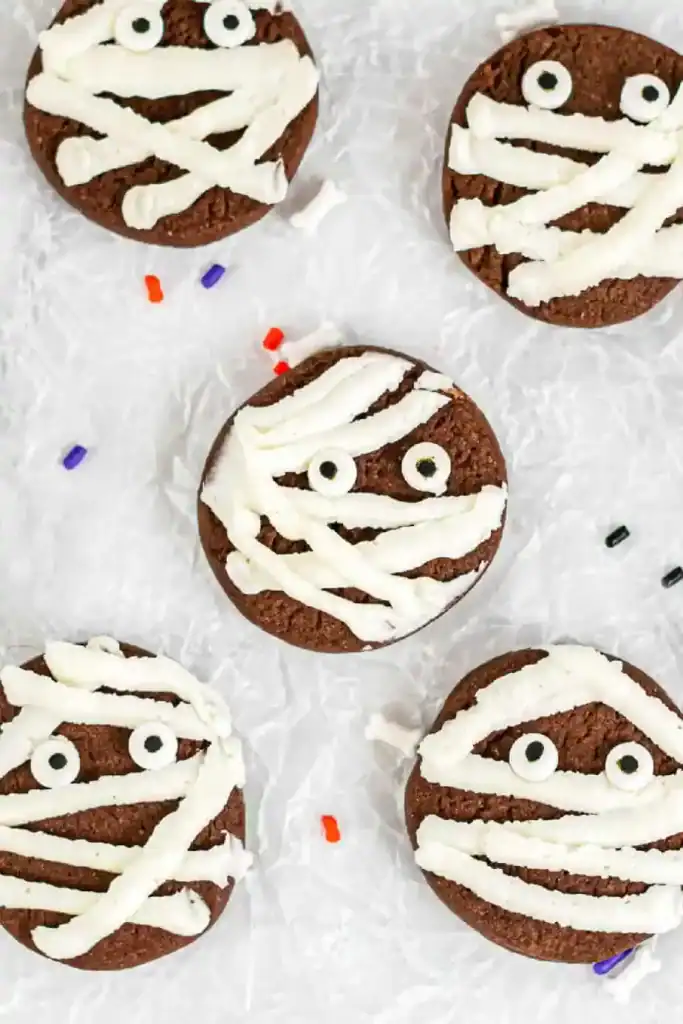 easy halloween mummy recipe with cookies and striped icing