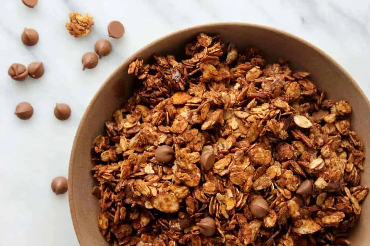 Almond chocolate granola.