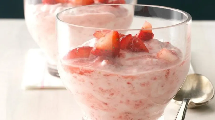 Strawberry Rhubarb Cream