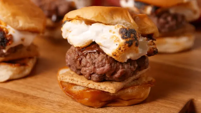 Sโmores Dessert Burger