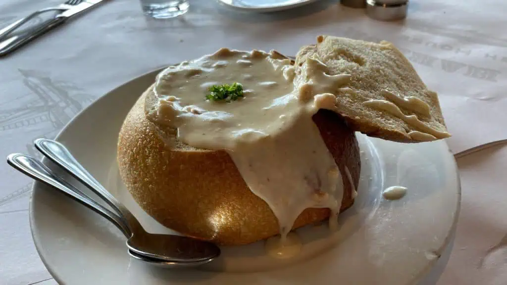 New England Clam Chowder: A Creamy Tradition
