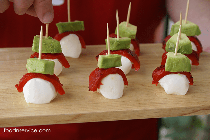 If you're looking for a delicious, healthy, and clean eating recipe, then try these amazing Roasted red pepper, avocado, and mozzarella bites! #bringtheheat #mezzetta #sp