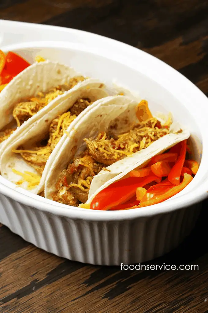 crockpot chicken fajitas recipe vertical image
