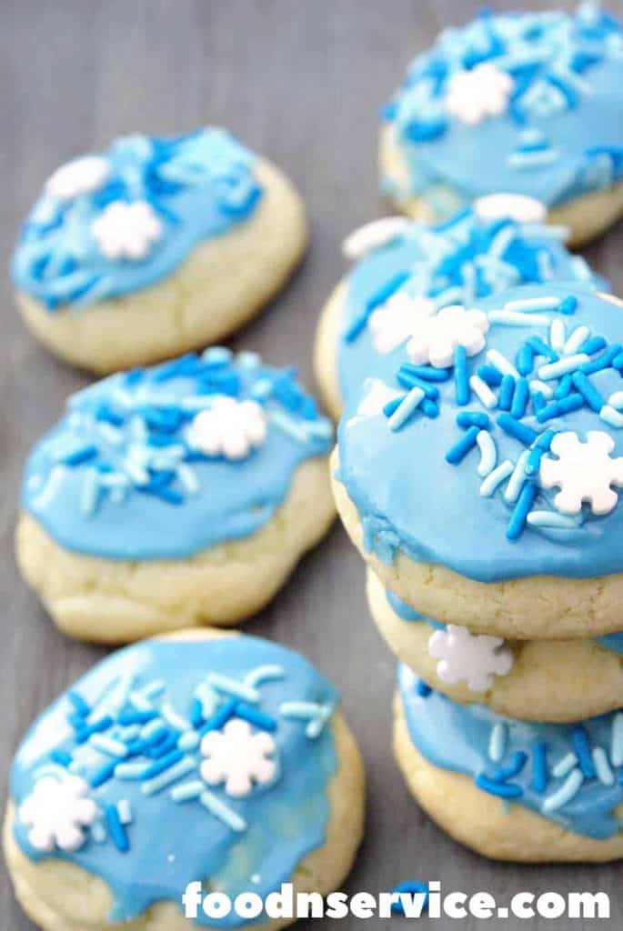 Easy Hanukkah Cookies you can whip up in no time during the Hanukkah season! #Hanukkah #Hanukkahcookies #cookies