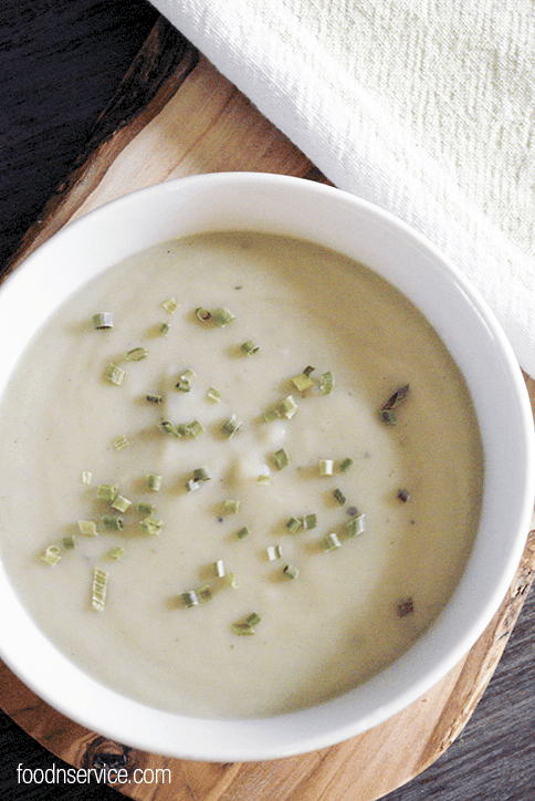 My Instant Pot potato leek soup is just what you need for your Weight Watchers life! There's only 4 Freestyle points per serving! #instantpot #instantpotrecipes #weightwatchers #wwfreestyle #freestylepoints