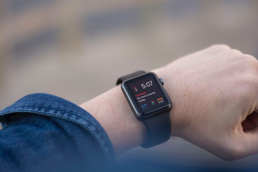 iphone smartwatch features