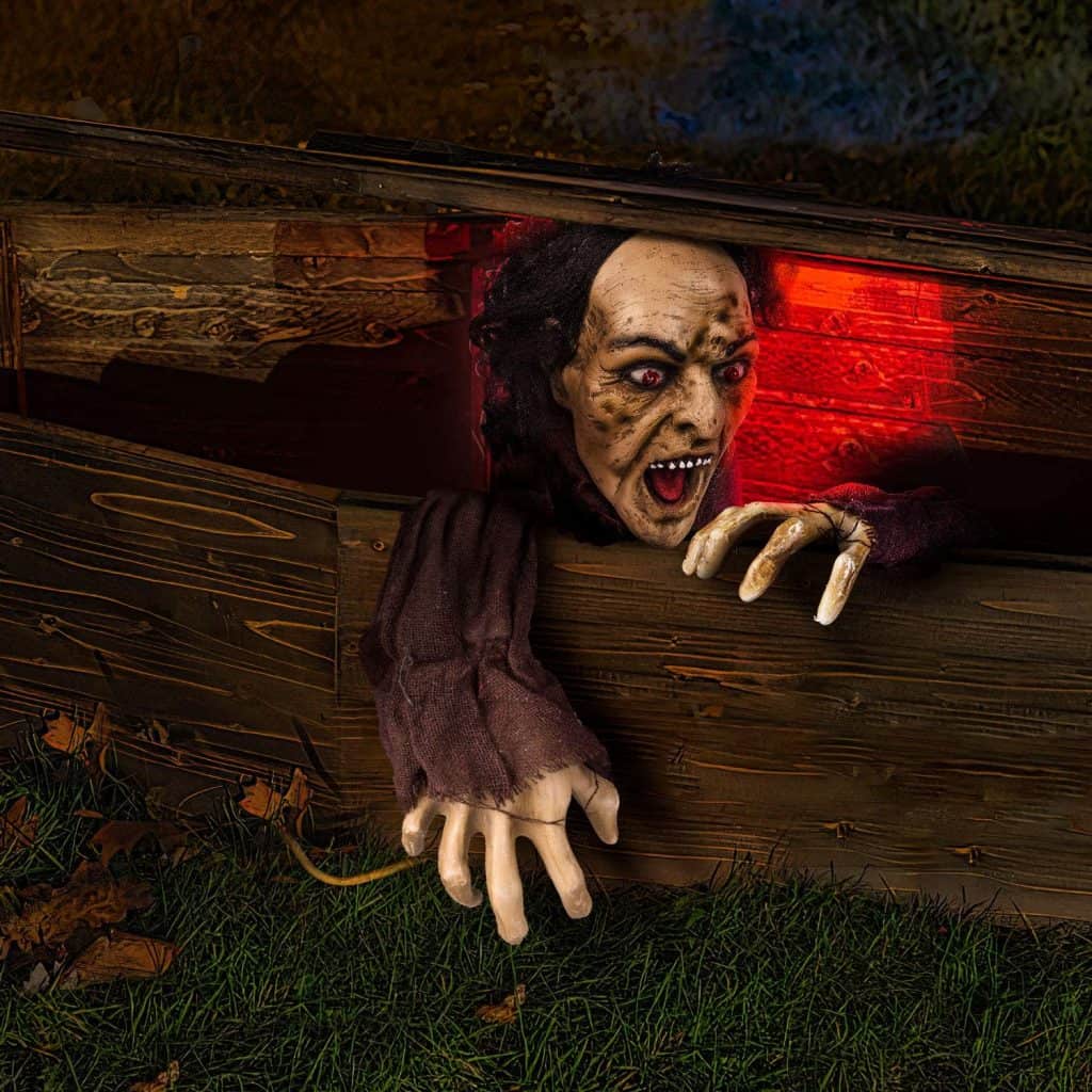 scary outdoor halloween decorations