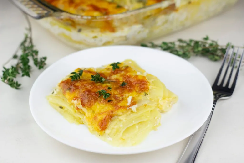 cheesy potatoes au gratin with fresh thyme