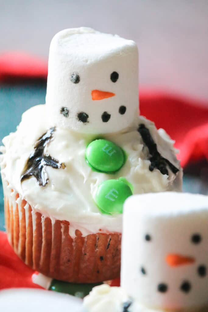 snowman cupcakes with green m&ms