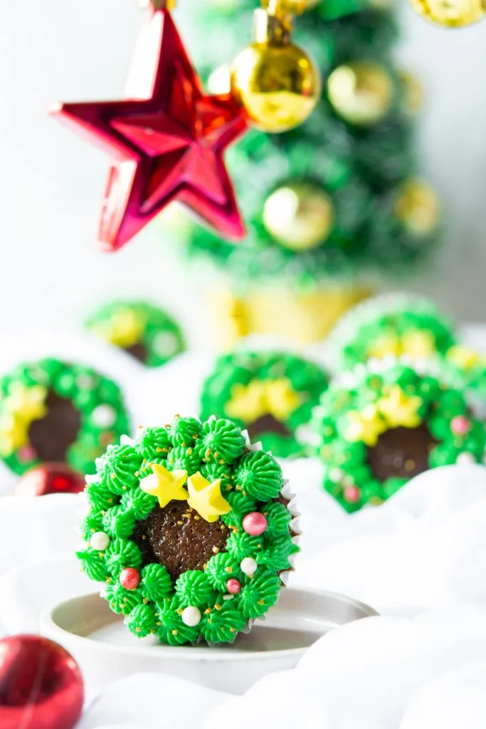 christmas wreath cupcakes on the side views on white plates