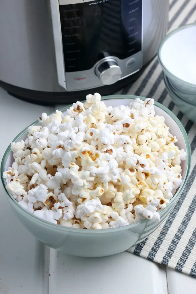 freshly popped instant pot popcorn in a ceramic bowl
