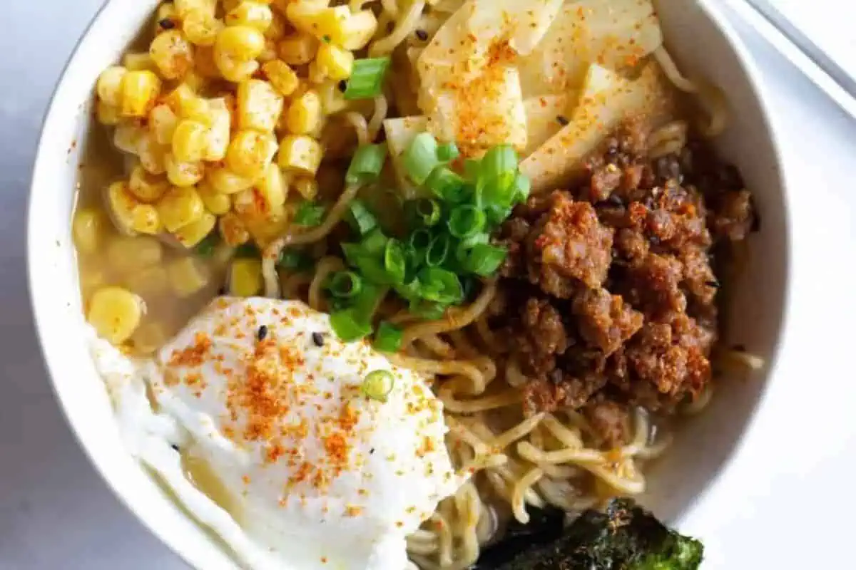 Ramen in a bowl.