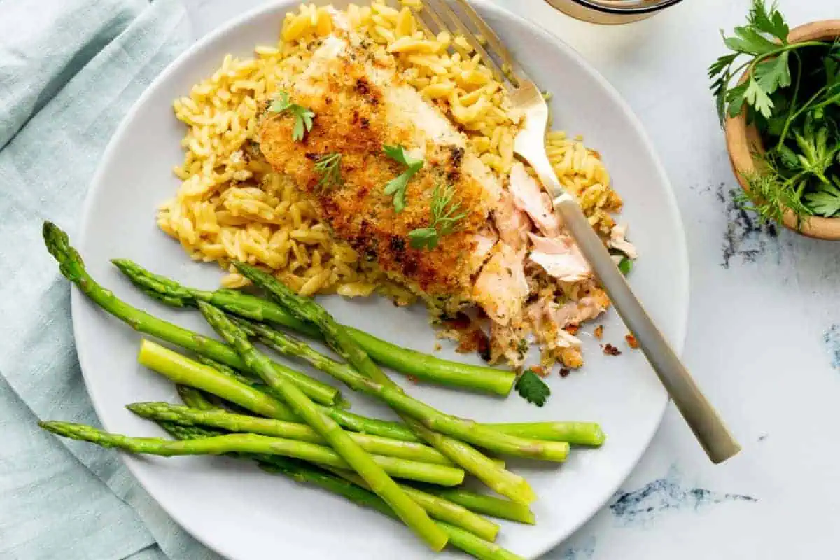 Baked salmon and green beans.