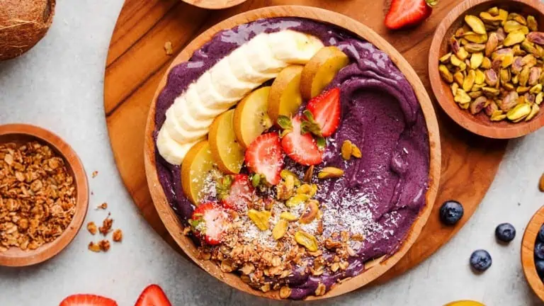 30 Smoothie Bowls Packed with Flavor, Colors, and Good Vibes