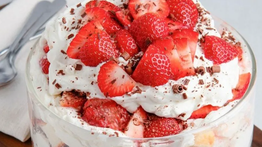 Strawberry Cheesecake Trifle