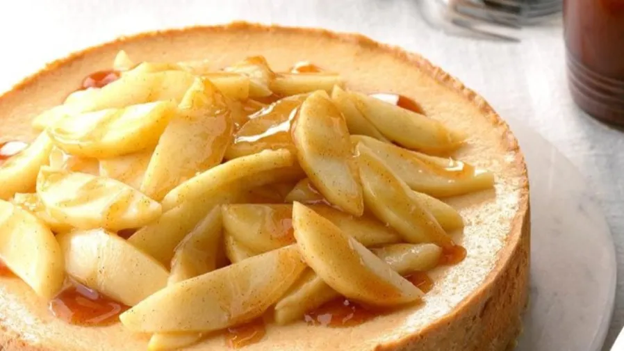 Cinnamon Apple Cheesecake