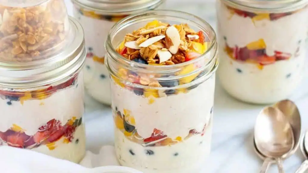 Mason Jar Greek Yogurt Parfait