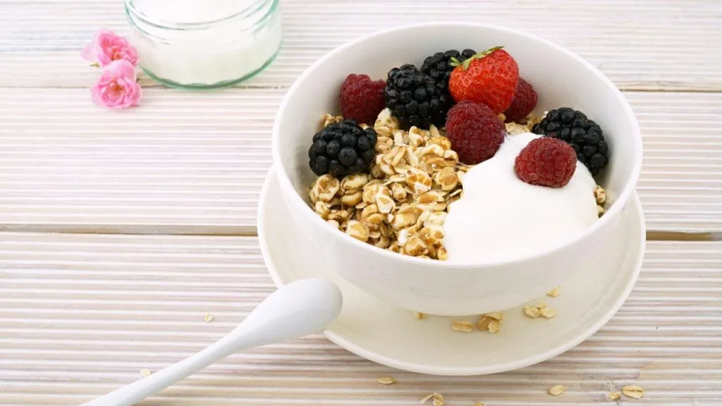 Berry-Infused Oatmeal