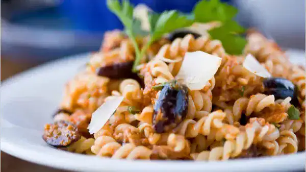 Pasta With Tuna and Olives