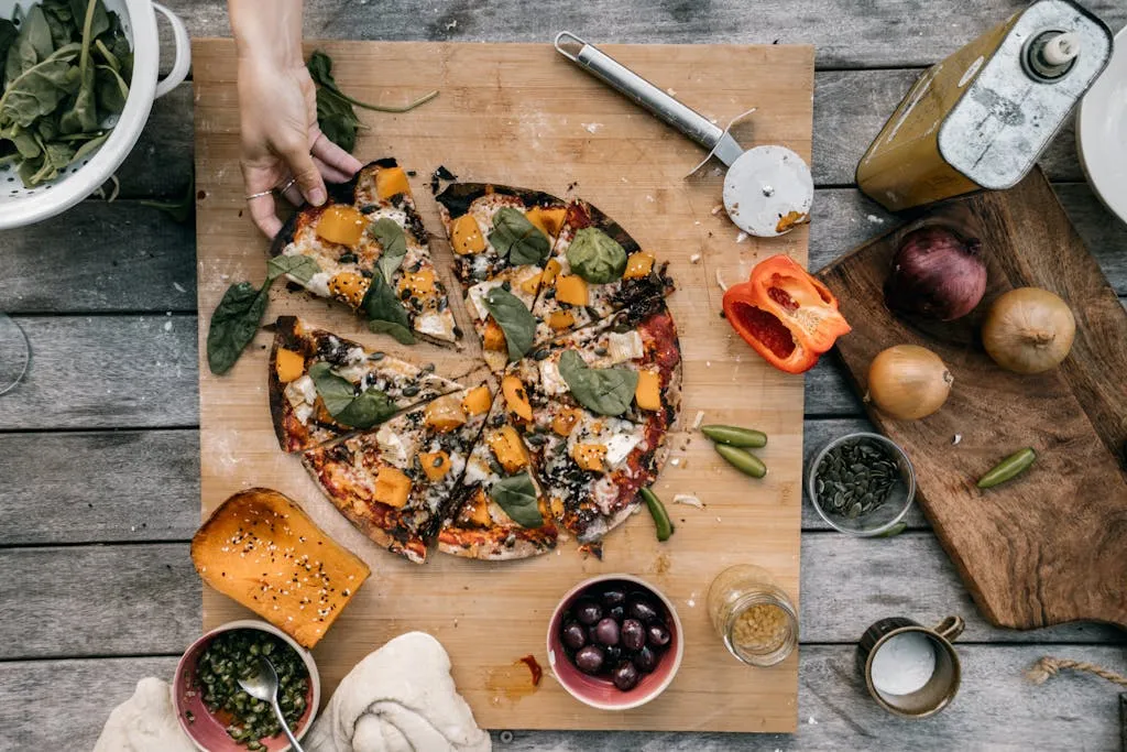 Mouthwatering vegan pizza topped with fresh vegetables, perfect for a healthy meal.