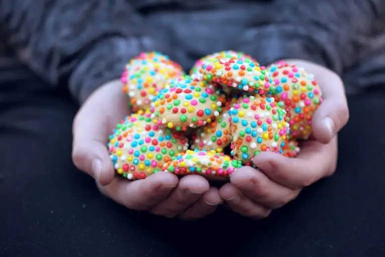 13 Retro Cafeteria Foods We Secretly Miss