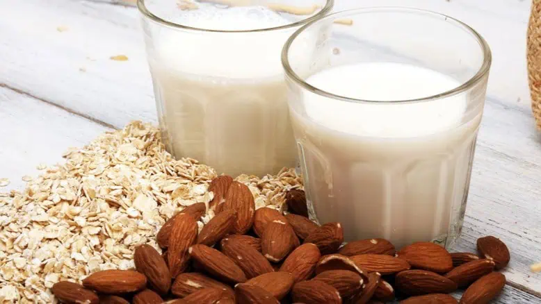 Almond and oat milk
