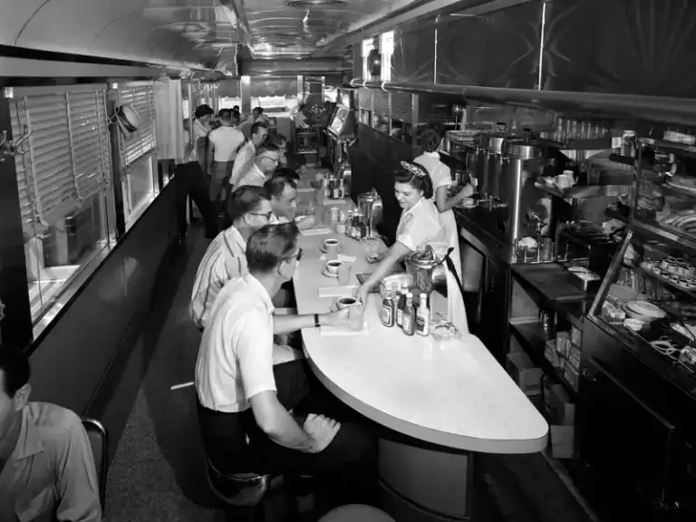 These 5 “Polite Dining” Rules from the 1950s Would Spark Debate Today