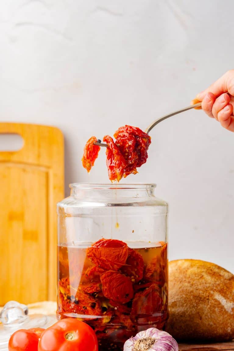 How to Make Sun-Dried Tomatoes in Oil